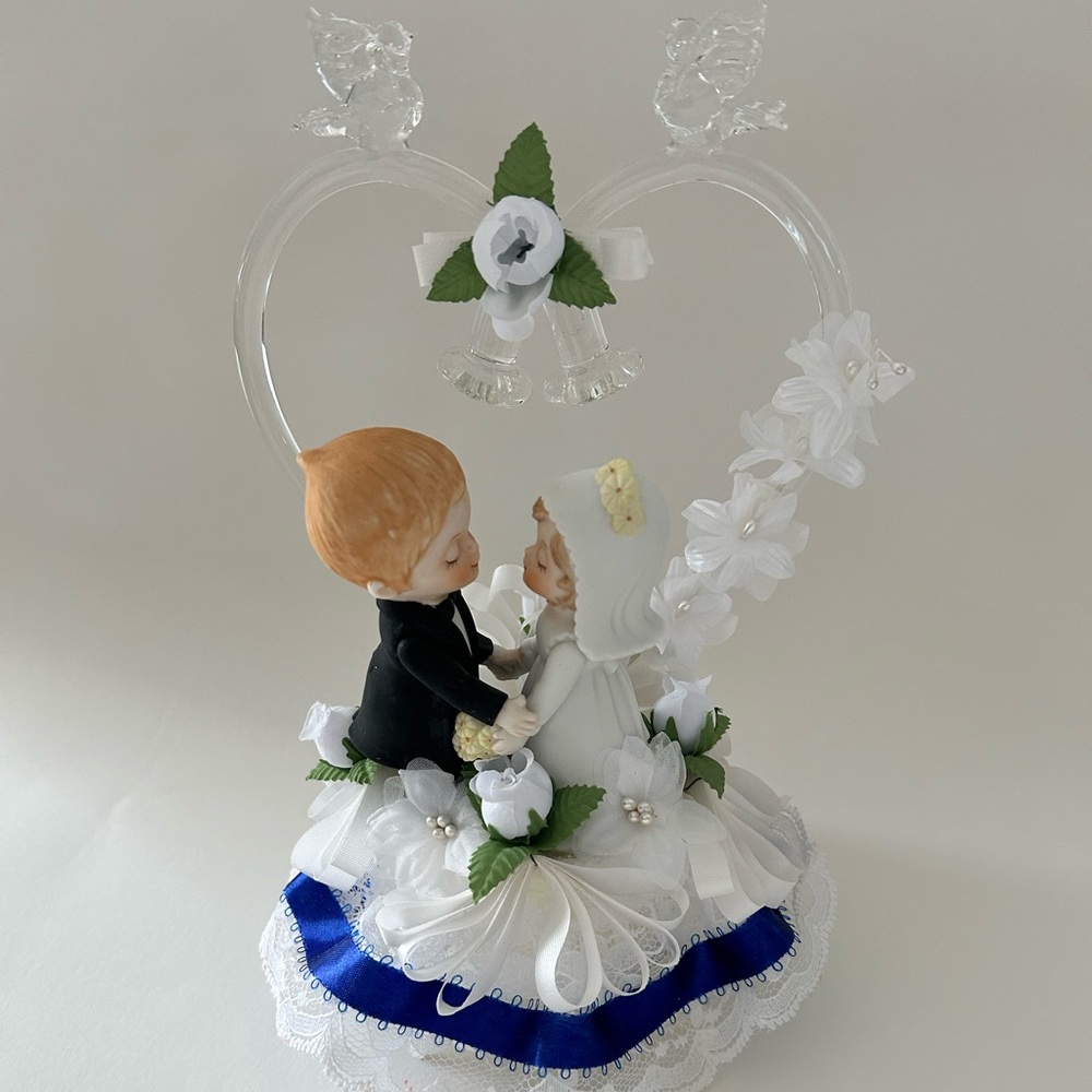Wedding Cake Topper with Bride and Groom